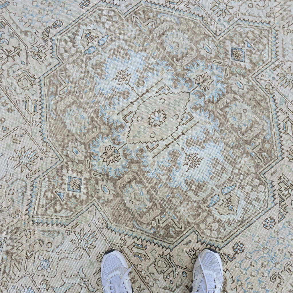 Large Vintage Oushak Rug: 9.5x12.5 ft, Hand-Knotted Wool, Muted Beige