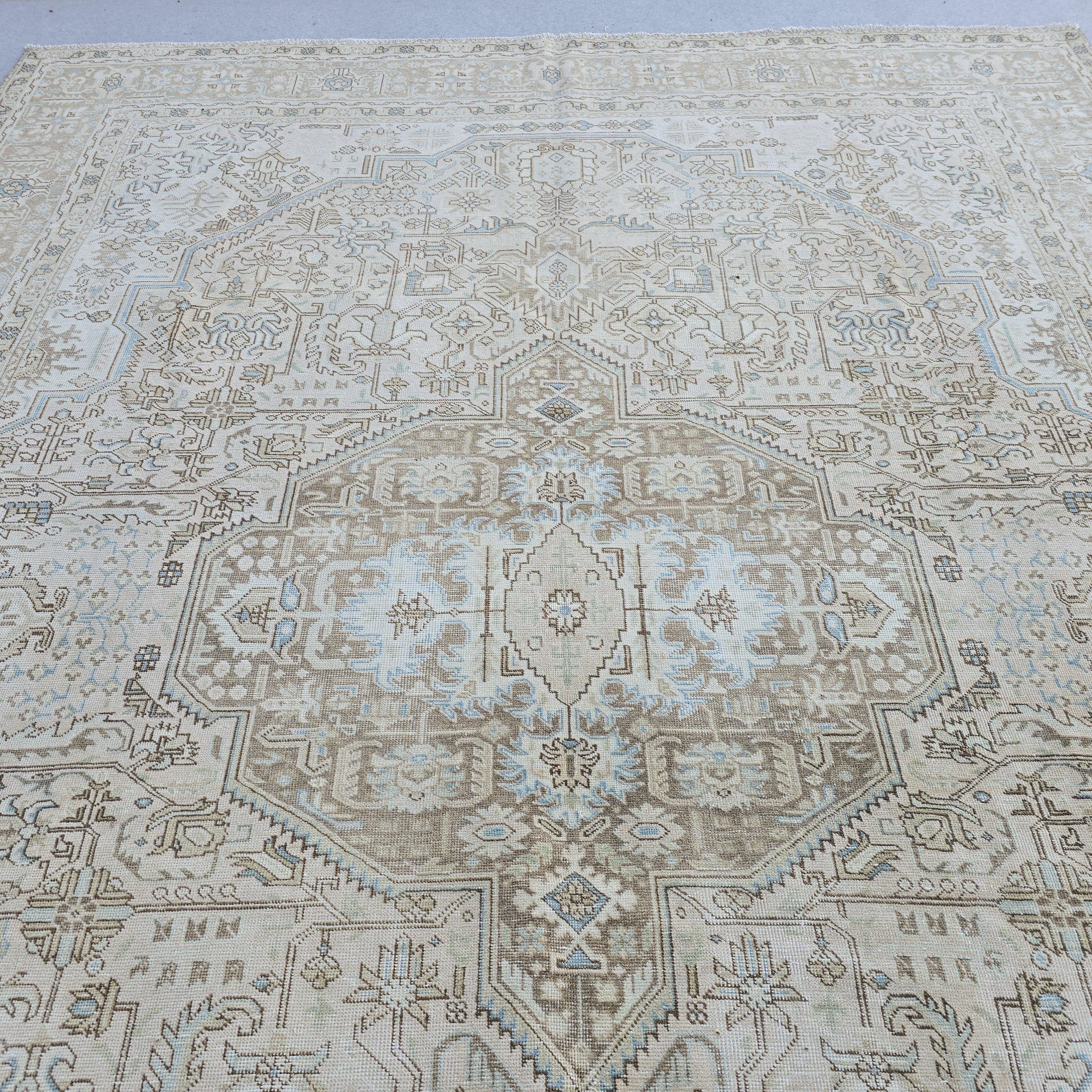 Large Vintage Oushak Rug: 9.5x12.5 ft, Hand-Knotted Wool, Muted Beige
