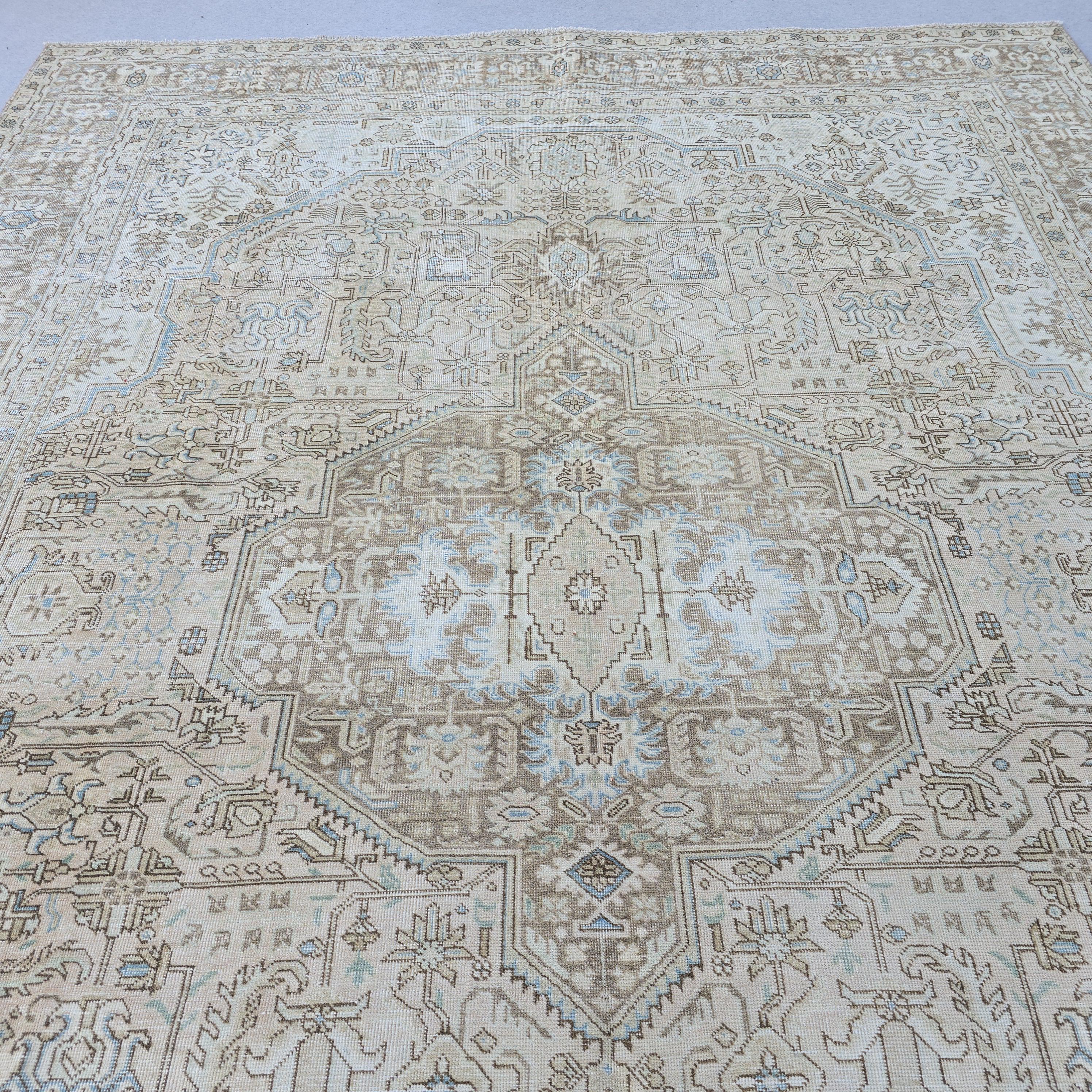 Large Vintage Oushak Rug: 9.5x12.5 ft, Hand-Knotted Wool, Muted Beige