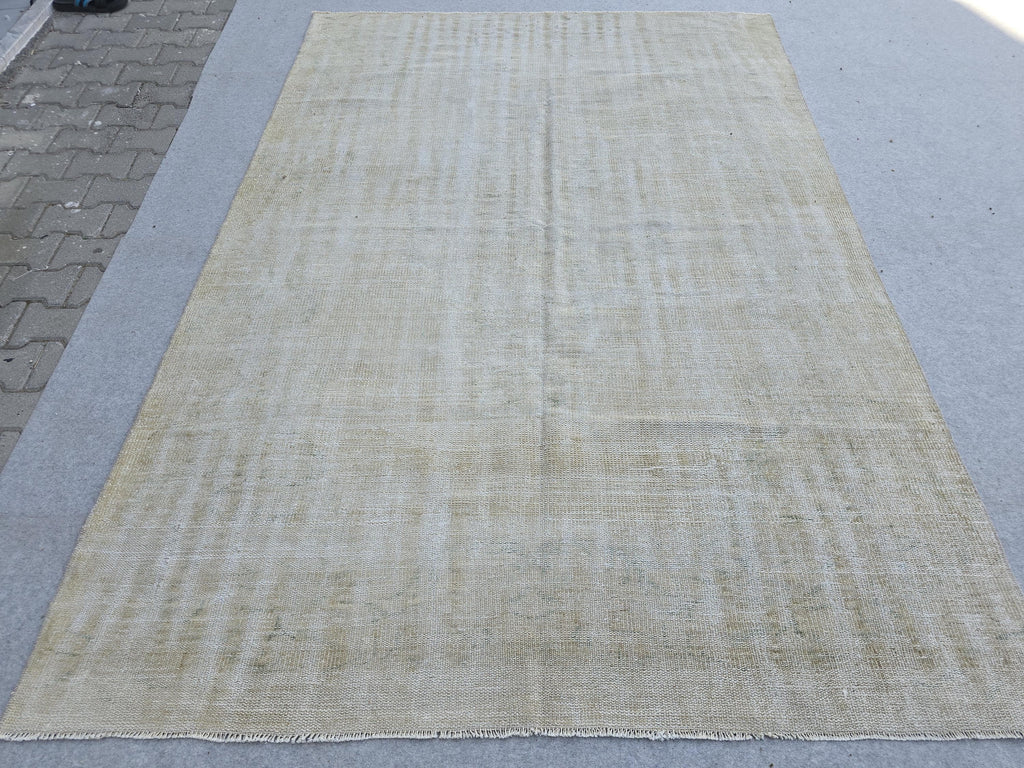 6x9 Neutral Vintage Turkish Oushak Rug: 6x9 Wool Bedroom Rug