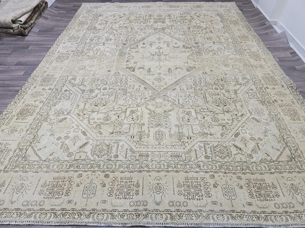 Vintage Turkish Oushak Rug: Large Hand-Knotted Wool Carpet