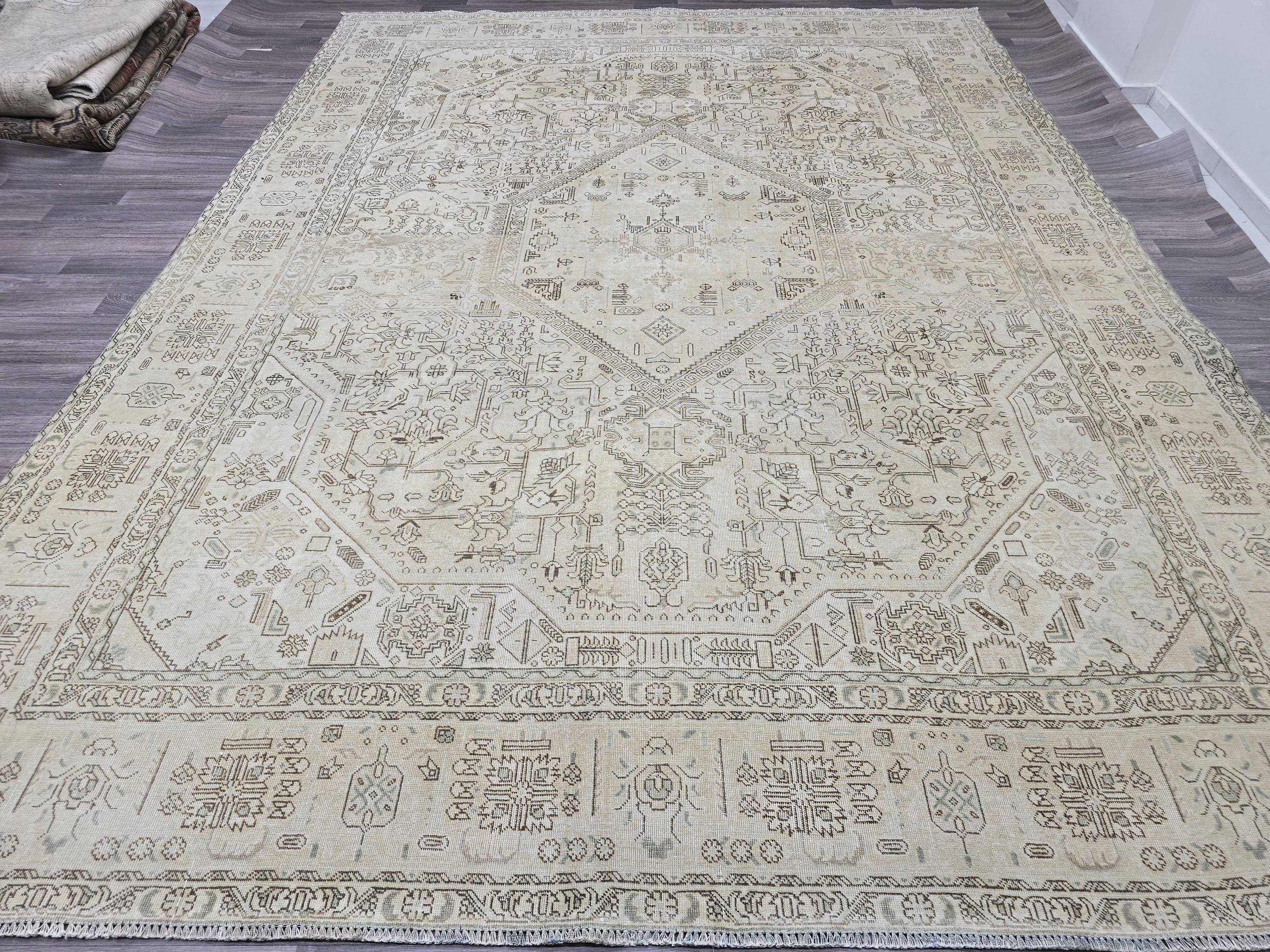 Vintage Turkish Oushak Rug: Large Hand-Knotted Wool Carpet