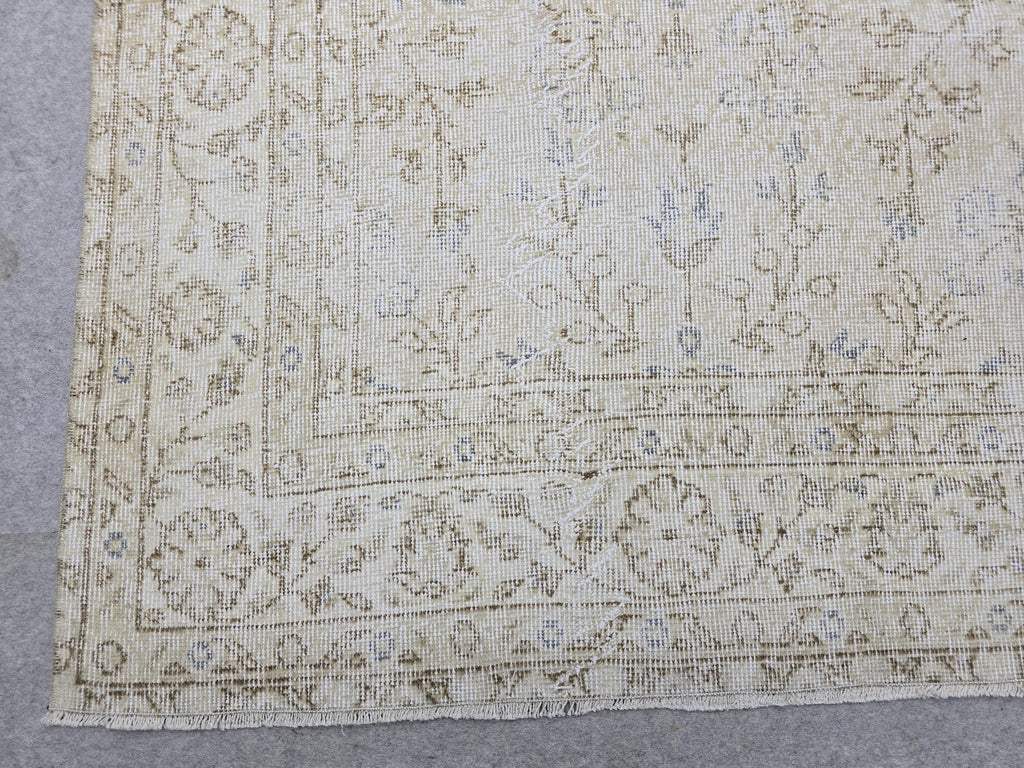 6x9 Vintage Rug Muted Floral | Turkish Wool Area Rug Neutral | Beige Bedroom Carpet Distressed