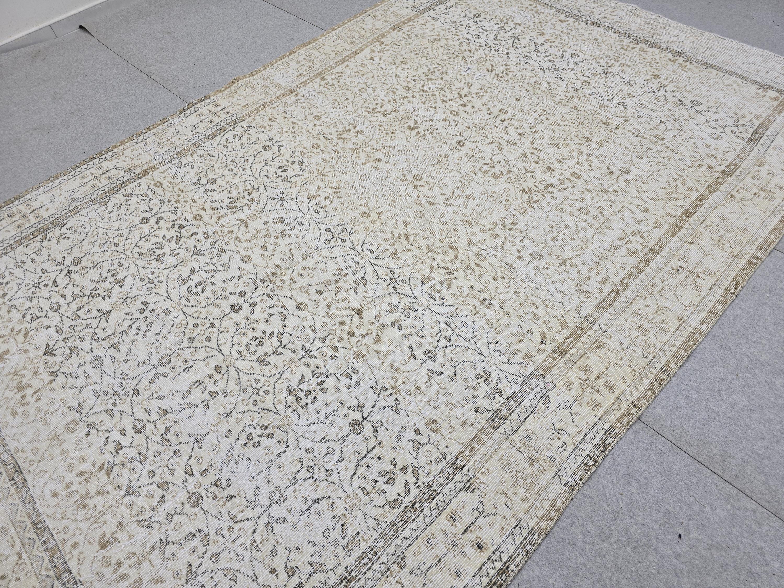 Vintage Rug 7x10, Cream Floral Turkish Oushak Carpet, Muted Beige Handwoven Wool Rug for Living Room Bedroom