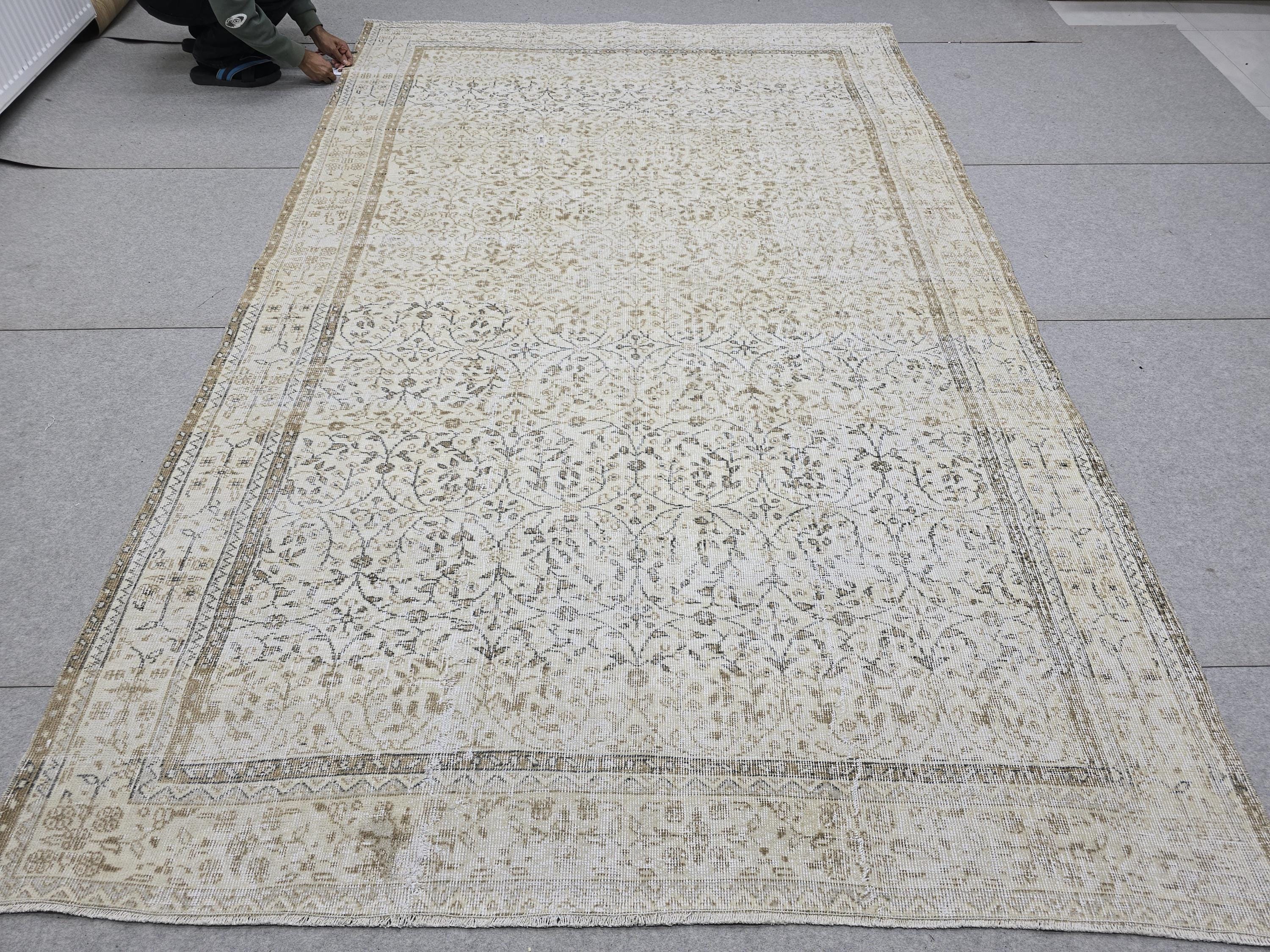 Vintage Rug 7x10, Cream Floral Turkish Oushak Carpet, Muted Beige Handwoven Wool Rug for Living Room Bedroom