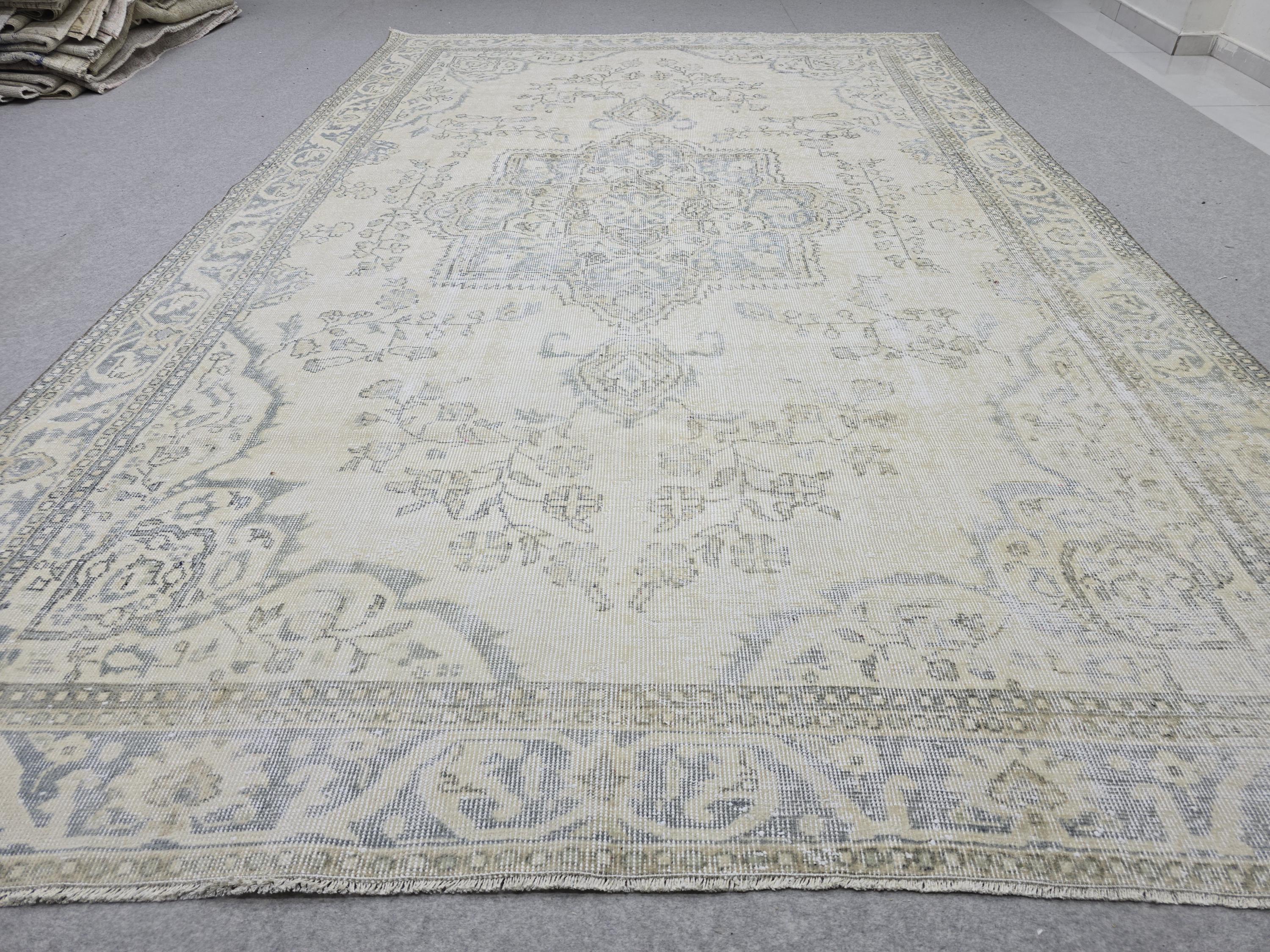 Vintage Turkish Rug 6x10, Oushak Style Isparta Rug, Muted Blue Beige Medallion Area Rug, Faded Antique Living Room Rug, Farmhouse Decor