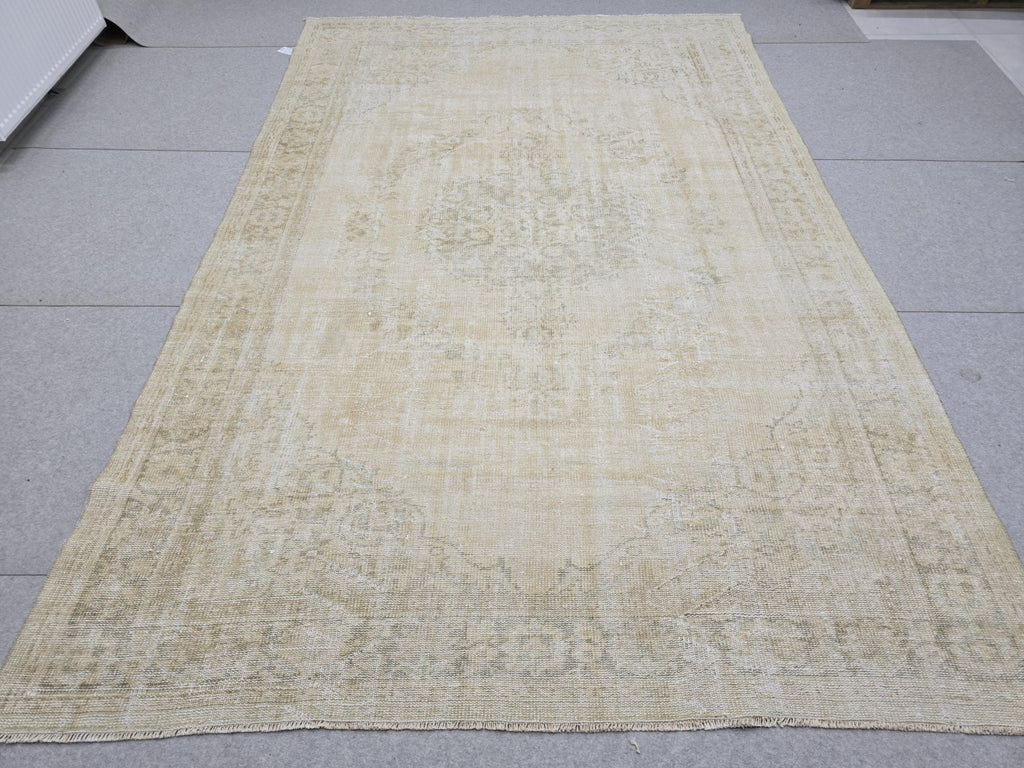 7x10 Vintage Turkish Oushak Rug: Handknotted Wool, Muted Neutral