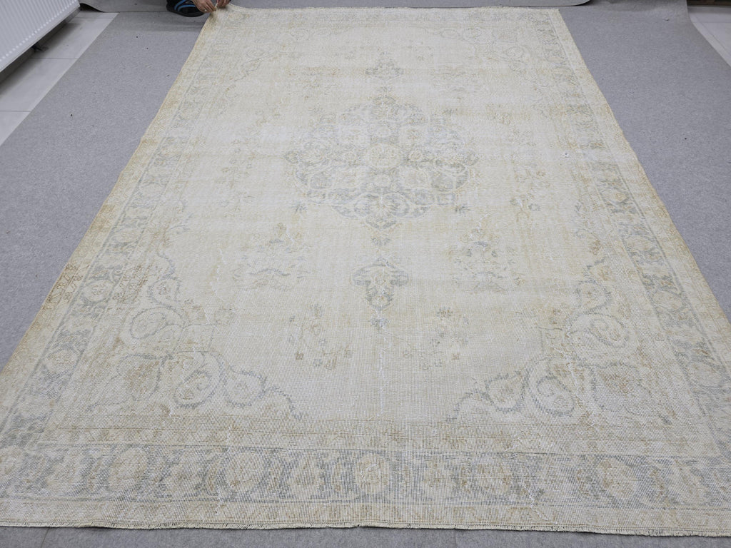 Neutral Floral Design Rug, 7.55 x 10.65 feet, HandWoven Wool Rug, 8 by 11 Area Rug, Turkish Rug for Home Decor, Antique Oushak Rug, Boho Rug