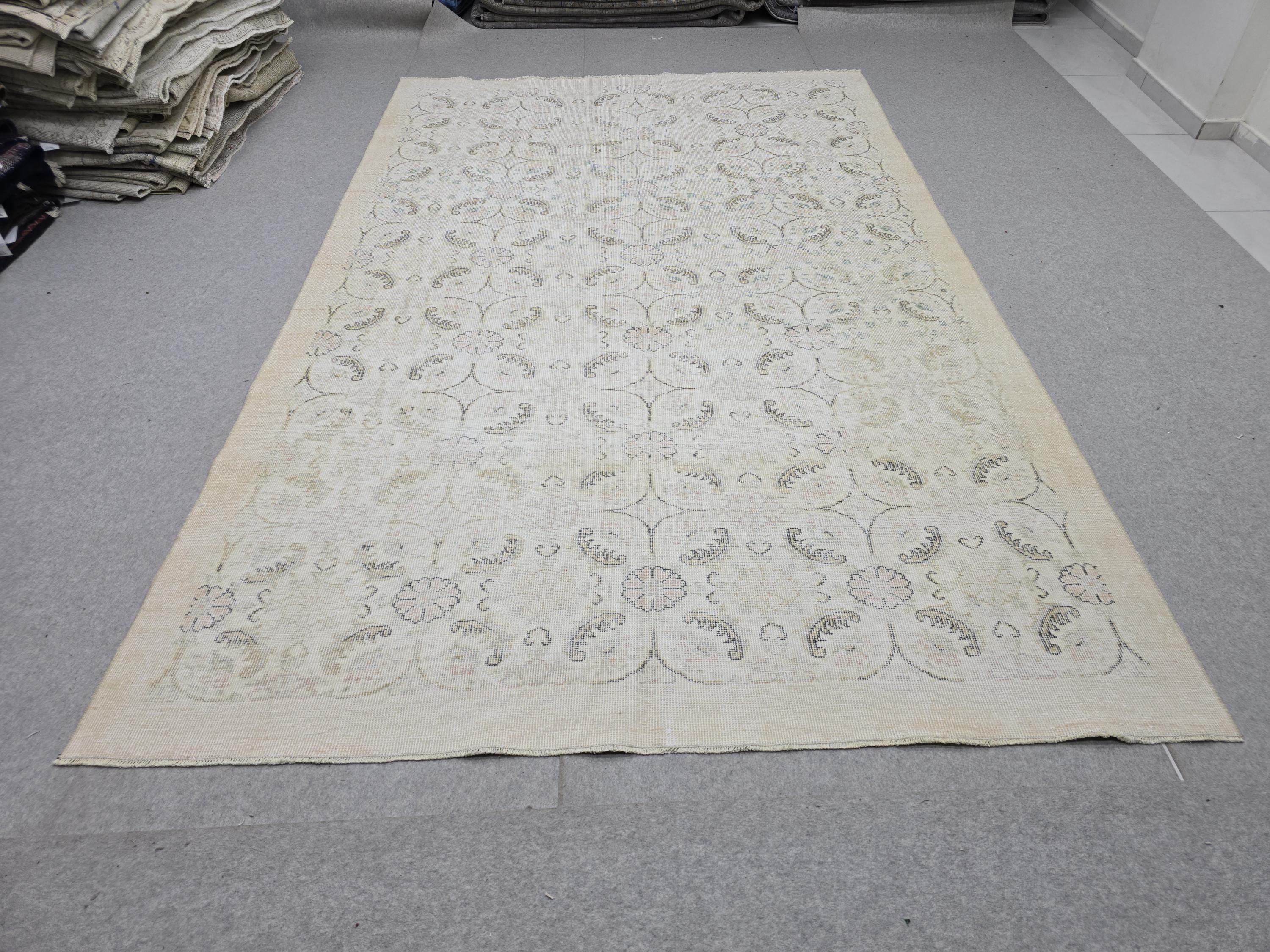 Wool Oushak Rug 6x10: Hand-Knotted  Cream Beige Vintage Turkish Rug