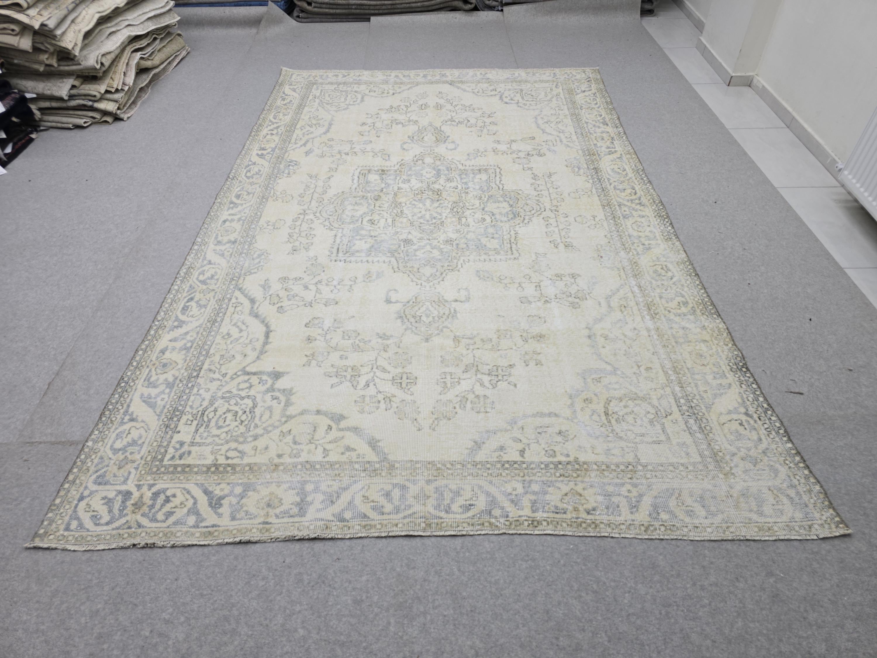 Vintage Turkish Rug 6x10, Oushak Style Isparta Rug, Muted Blue Beige Medallion Area Rug, Faded Antique Living Room Rug, Farmhouse Decor