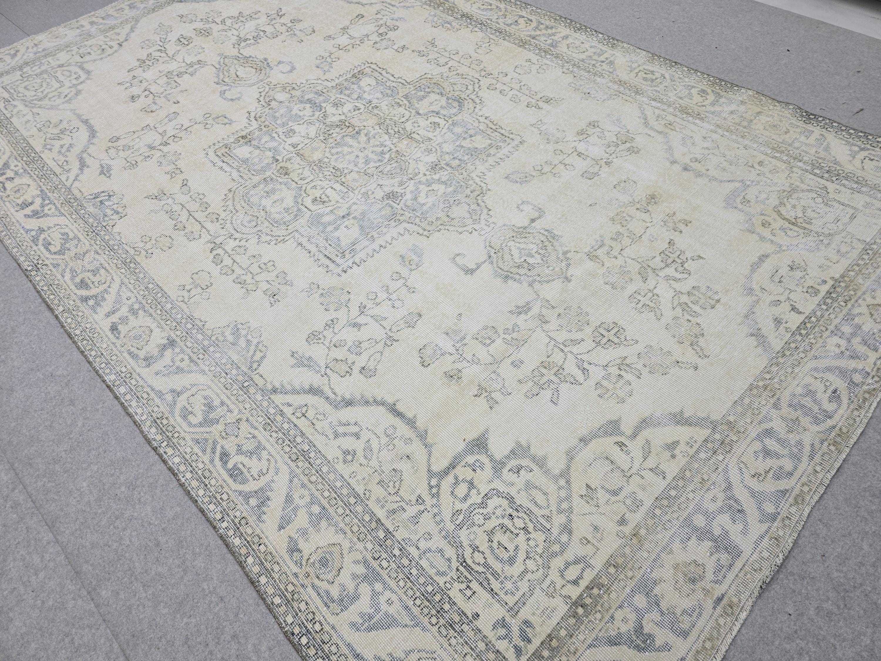 Vintage Turkish Rug 6x10, Oushak Style Isparta Rug, Muted Blue Beige Medallion Area Rug, Faded Antique Living Room Rug, Farmhouse Decor